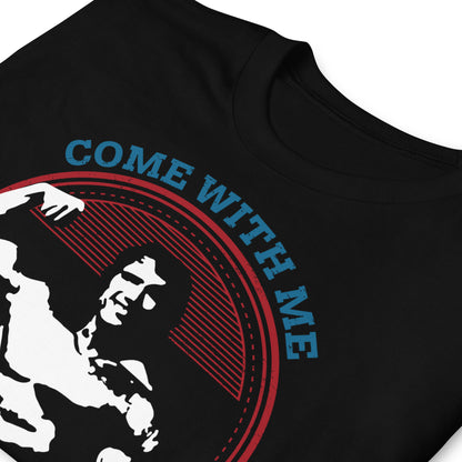 detalle de camiseta come with me if you want to lift arnold negra