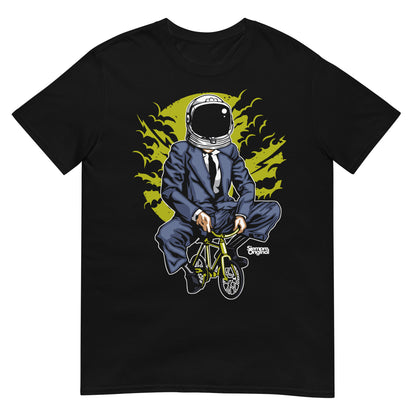 camiseta astronauta creativa bicicleta negra