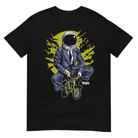camiseta astronauta creativa bicicleta negra