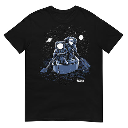 camiseta astronautas en el espacio negra