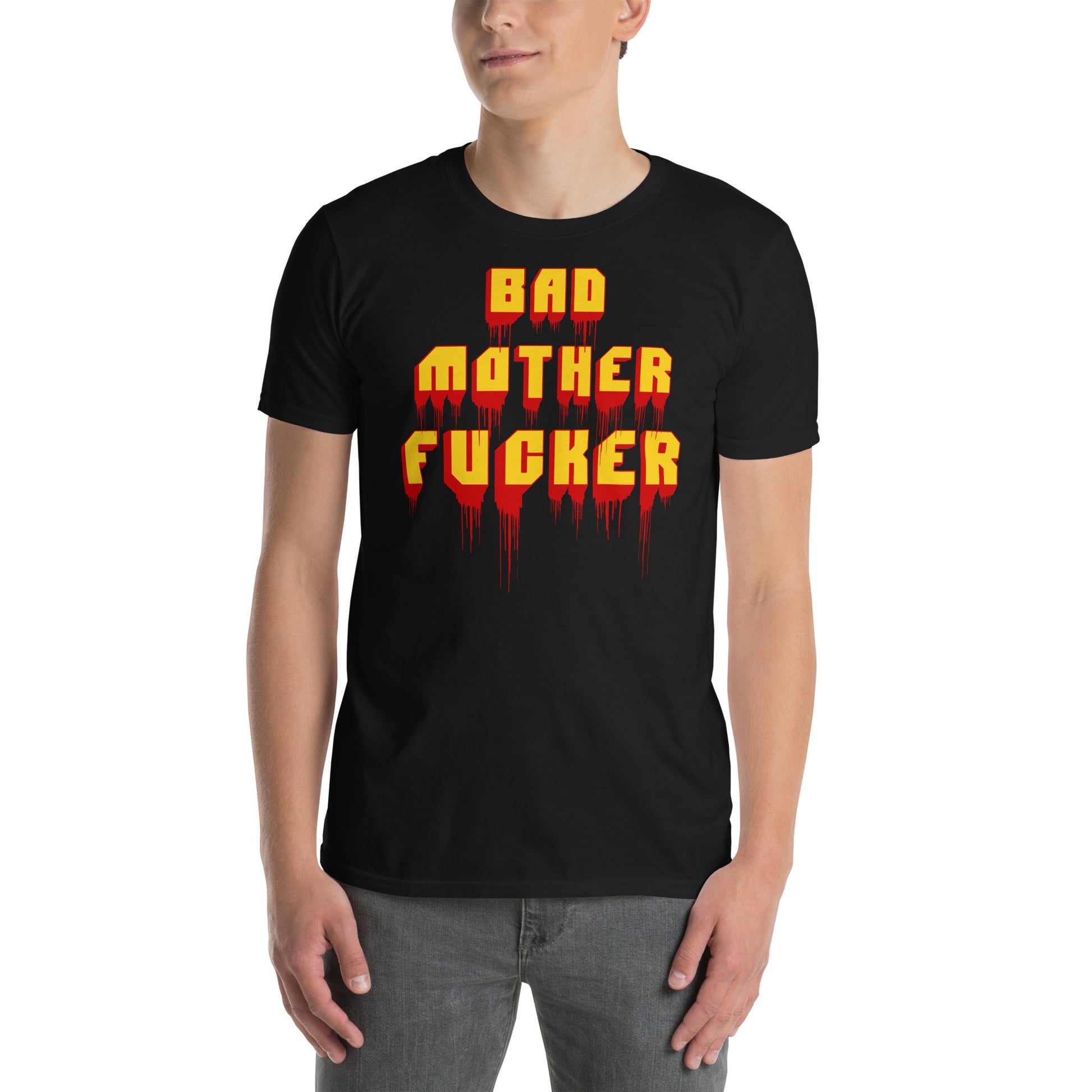 hombre con camiseta bad mother fucker pulp fiction negra