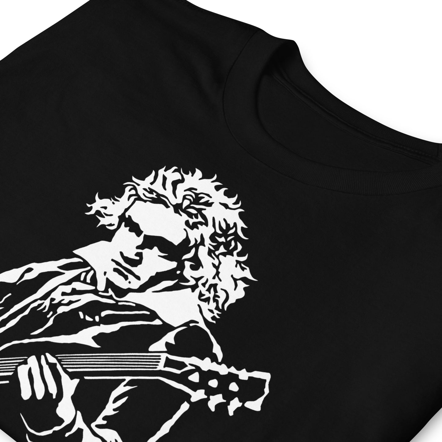 detalle de camiseta beethoven guitarra electrica negra
