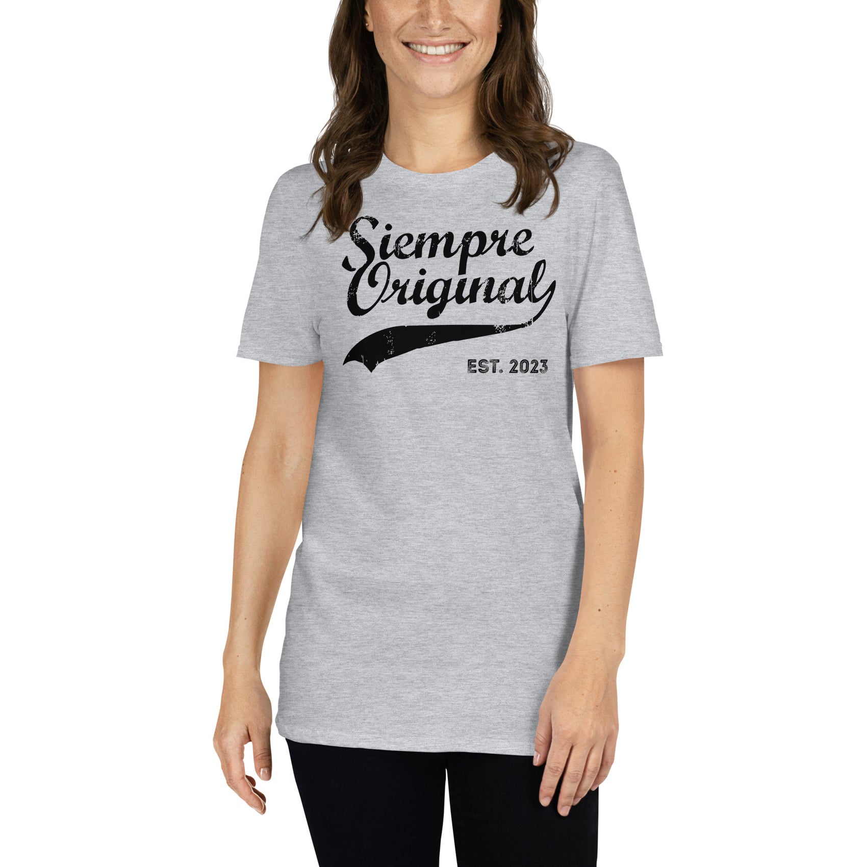 mujer con camiseta beisbol retro siempre original gris