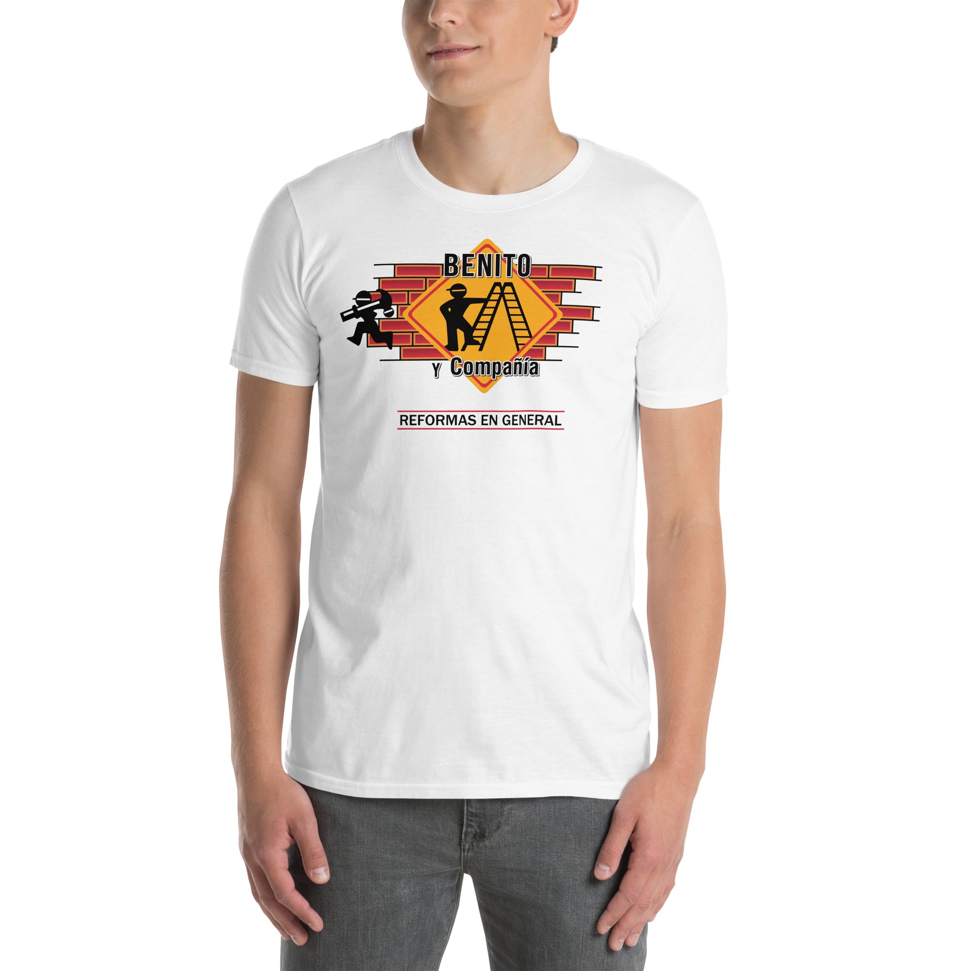 hombre con camiseta benito y compania manos a la obra benito lopera perrote manolo en color blanco