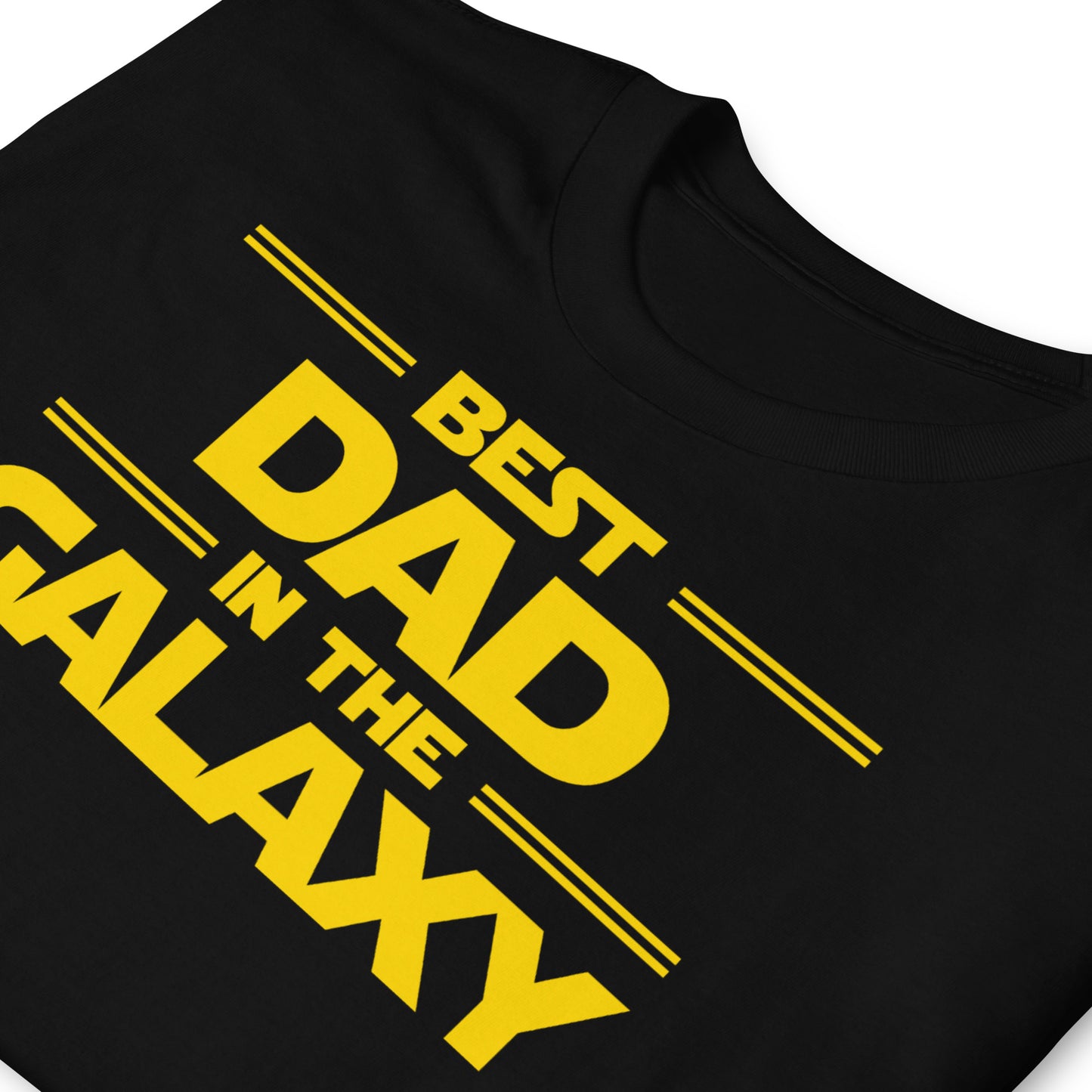 detalle de camiseta best dad in the galaxy negra