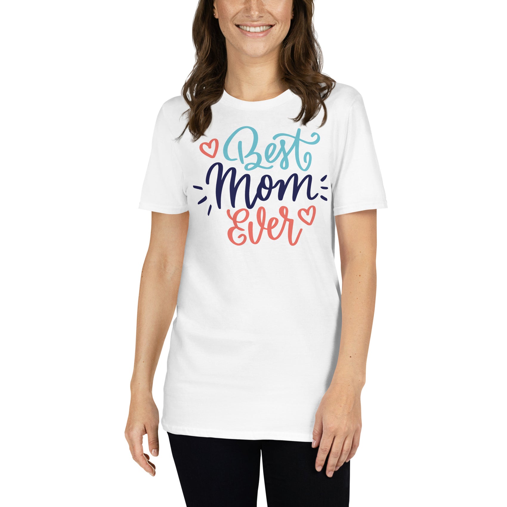 mujer con camiseta best mom ever blanca