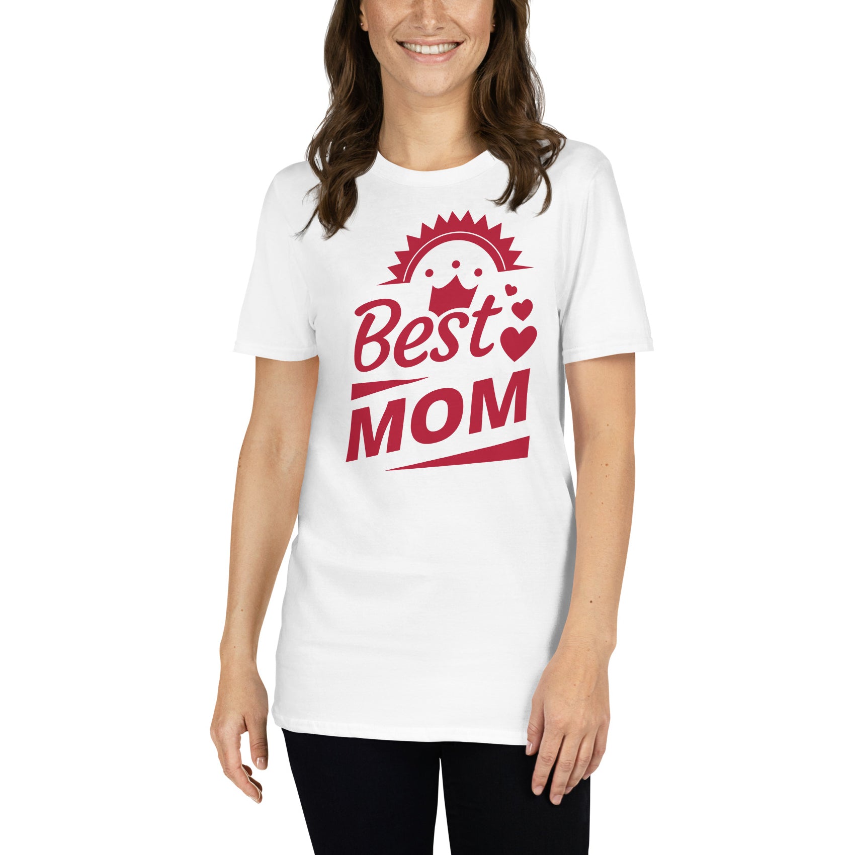 mujer con camiseta best mom blanca