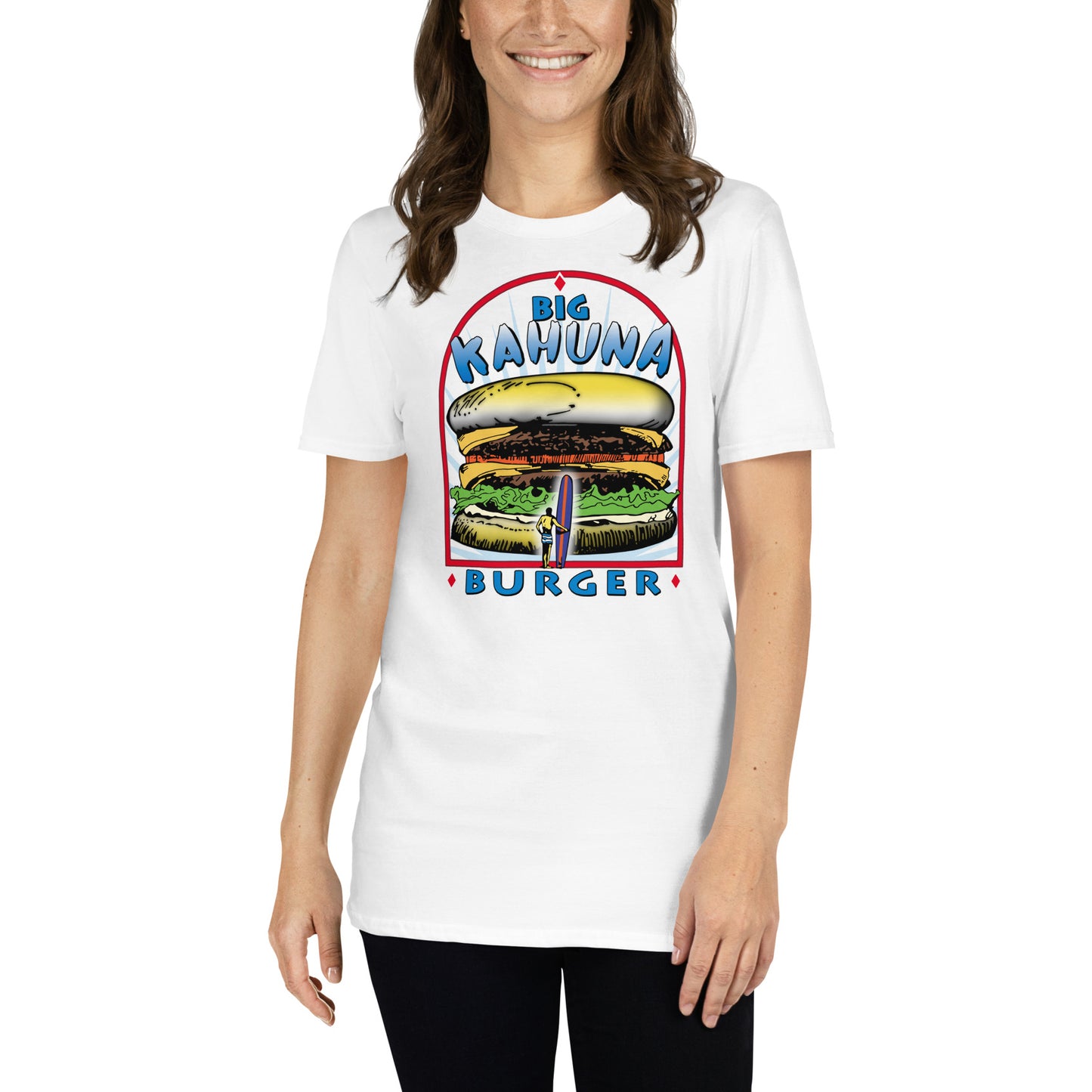 mujer con camiseta big kahuna burger pulp fiction blanca