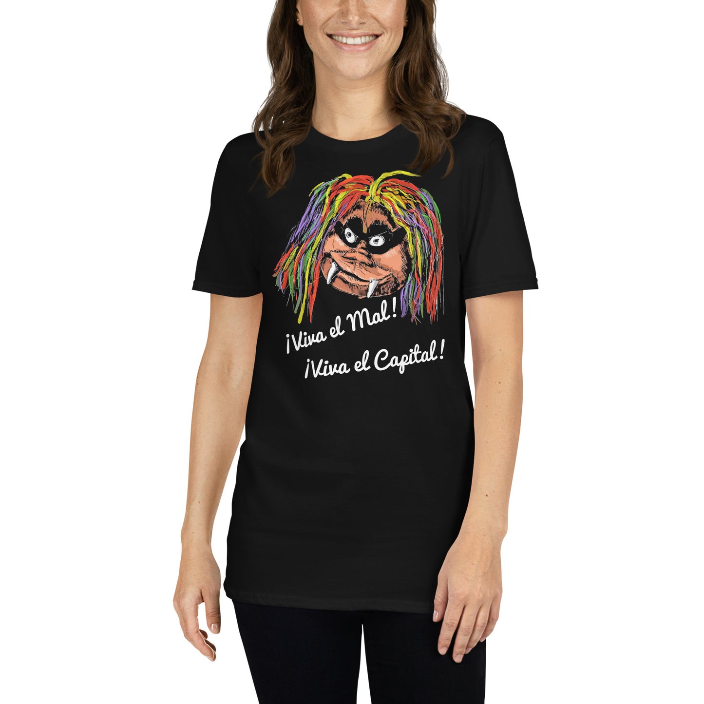 mujer con camiseta bruja averia viva el mal viva el capital negra