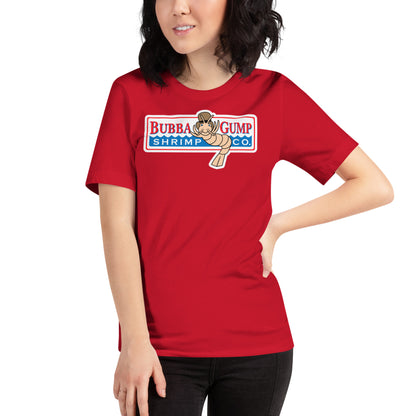 mujer con camiseta bubba gump forrest gump roja