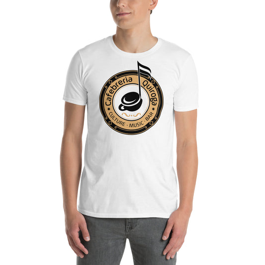 Hombre con camiseta blanca Cafebrería Quiroga de La que se avecina