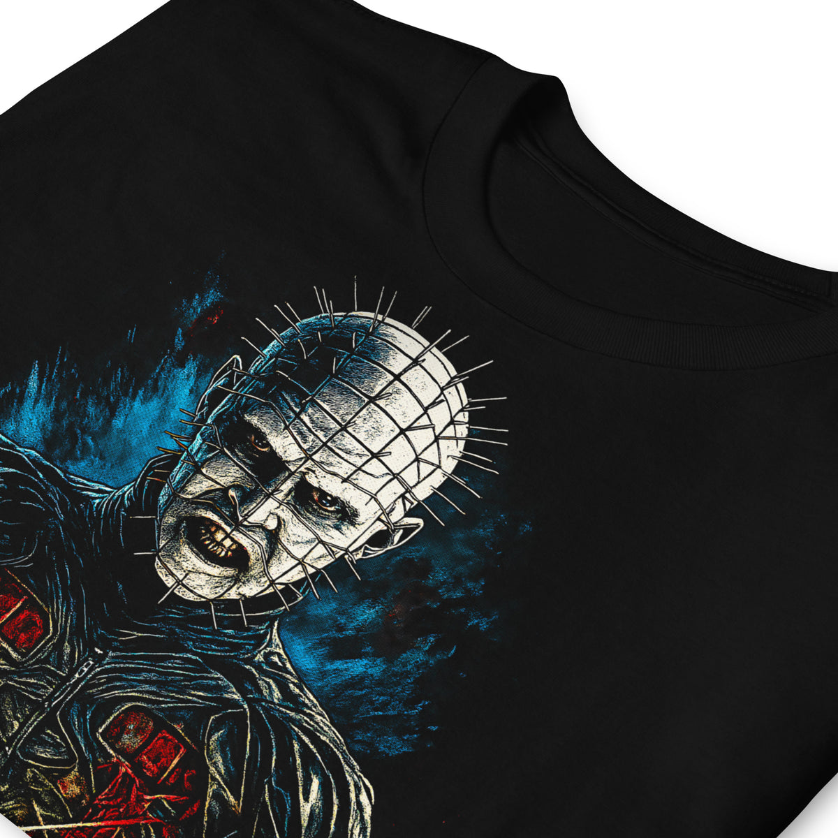 Detalle de camiseta negra inspirada en Pinhead y Hellraiser