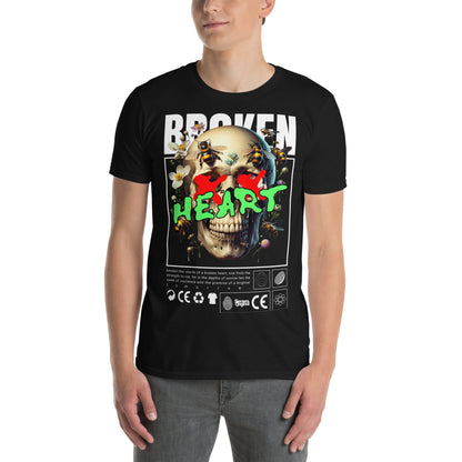 hombre con camiseta calavera broken heart negra