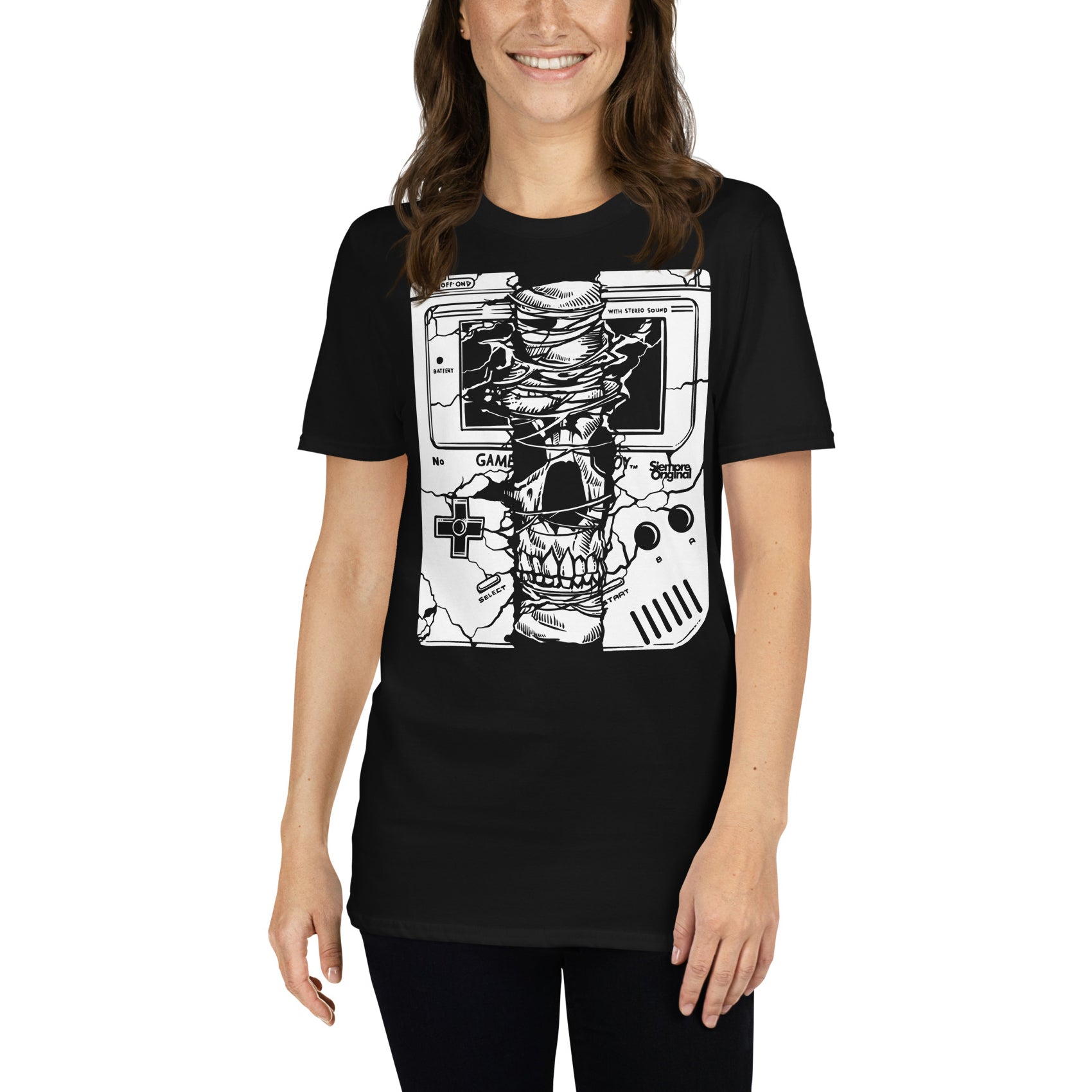 mujer con camiseta skull gaming retro negra