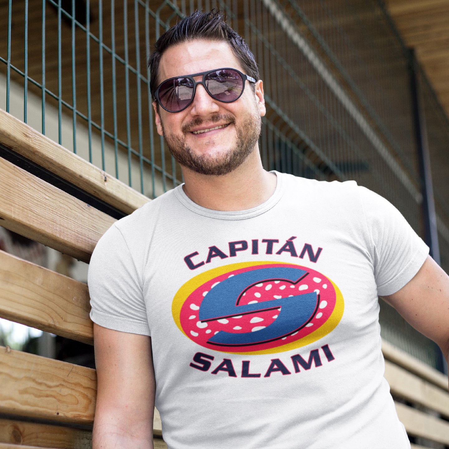 hombre con camiseta capitan salami la que se avecina blanca