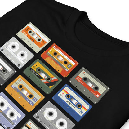 detalle de camiseta cassette retro negra