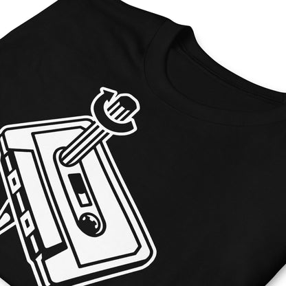 detalle de camiseta cassette retro mixtape negra