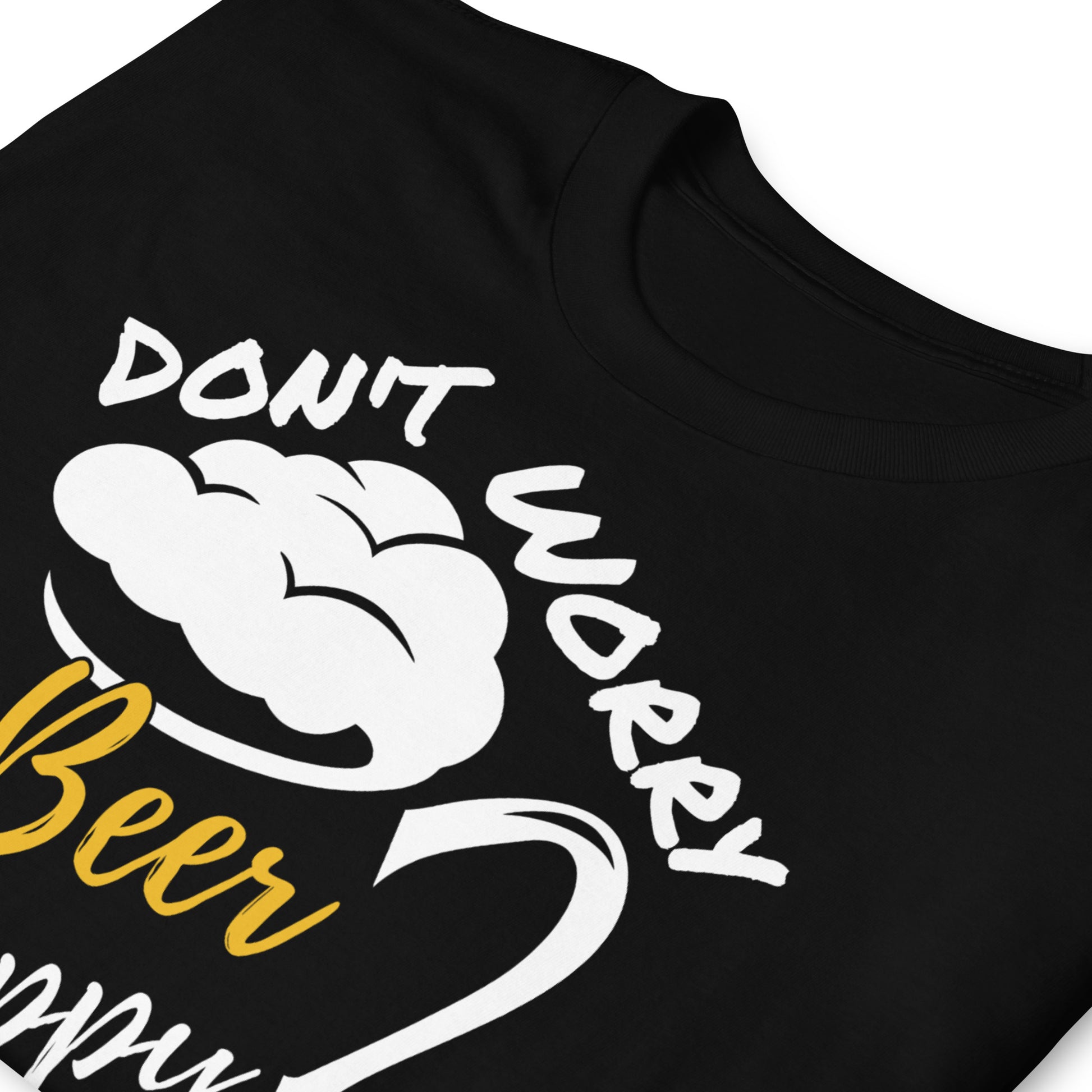 detalle de camiseta cerveza dont worry beer happy en color negro