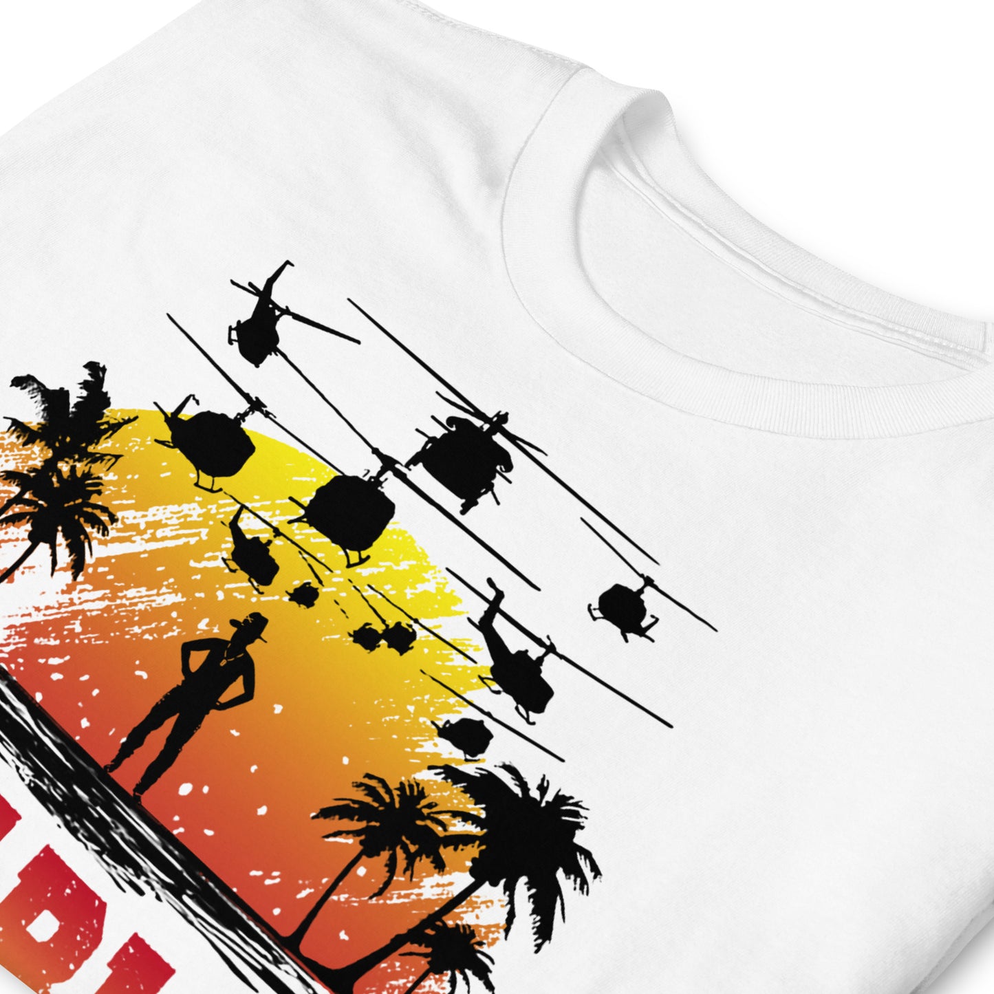 detalle de camiseta apocalypse now charlie dont surf blanca