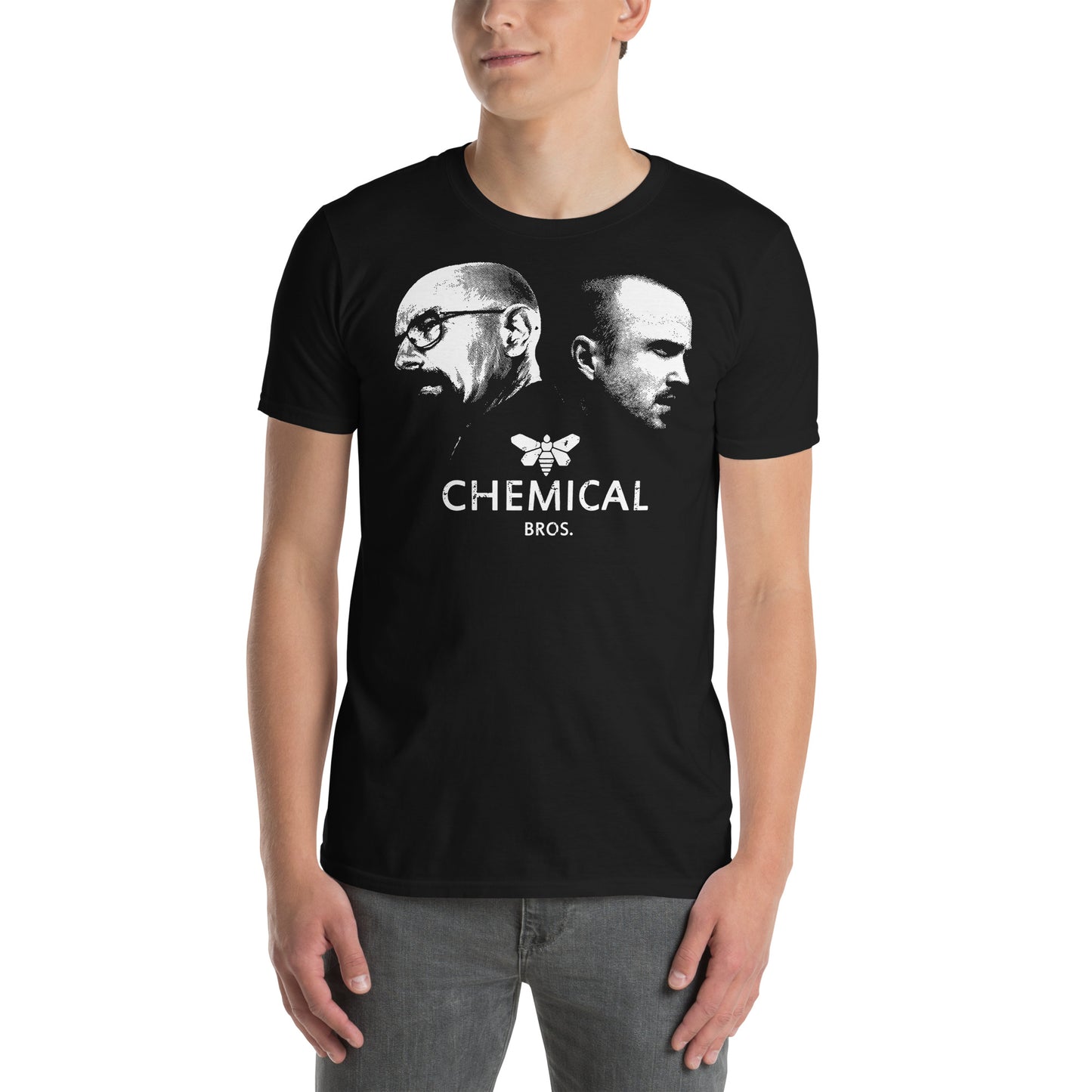 hombre con camiseta chemical bros breaking bad negra