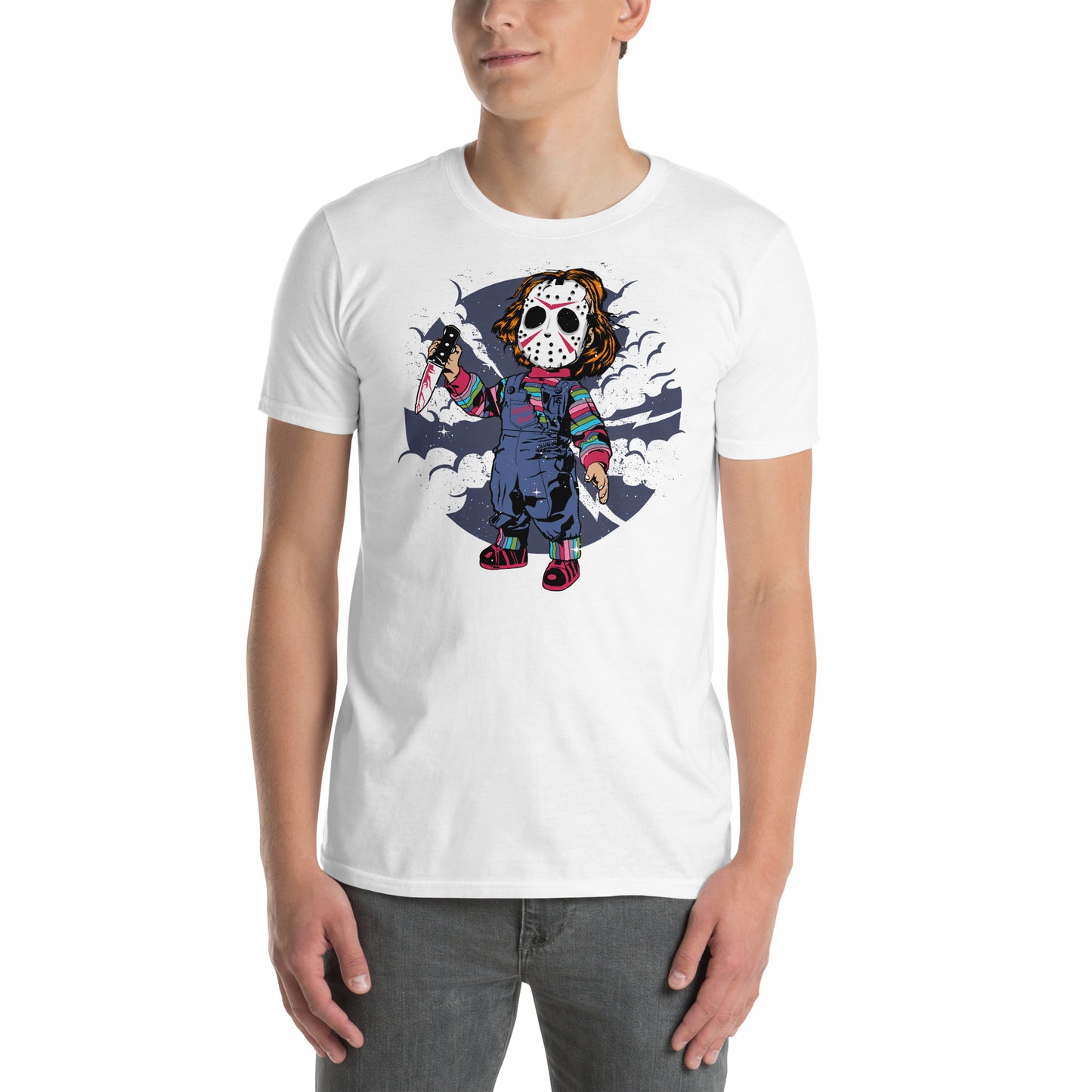 hombre con camiseta chucky con mascara de jason voorhes en color blanco