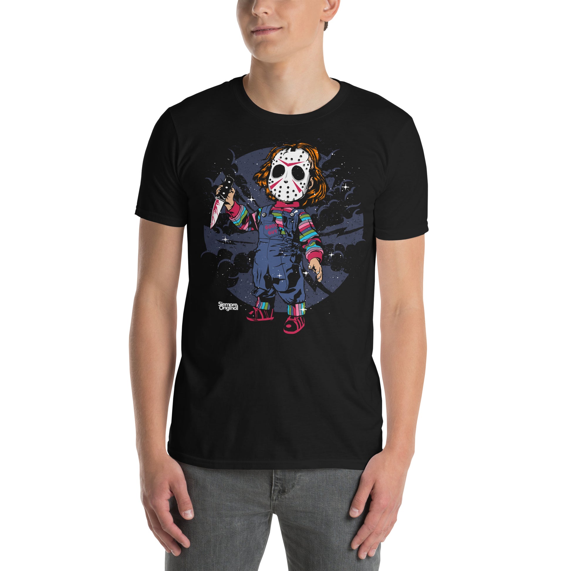 hombre con camiseta chucky jason negra