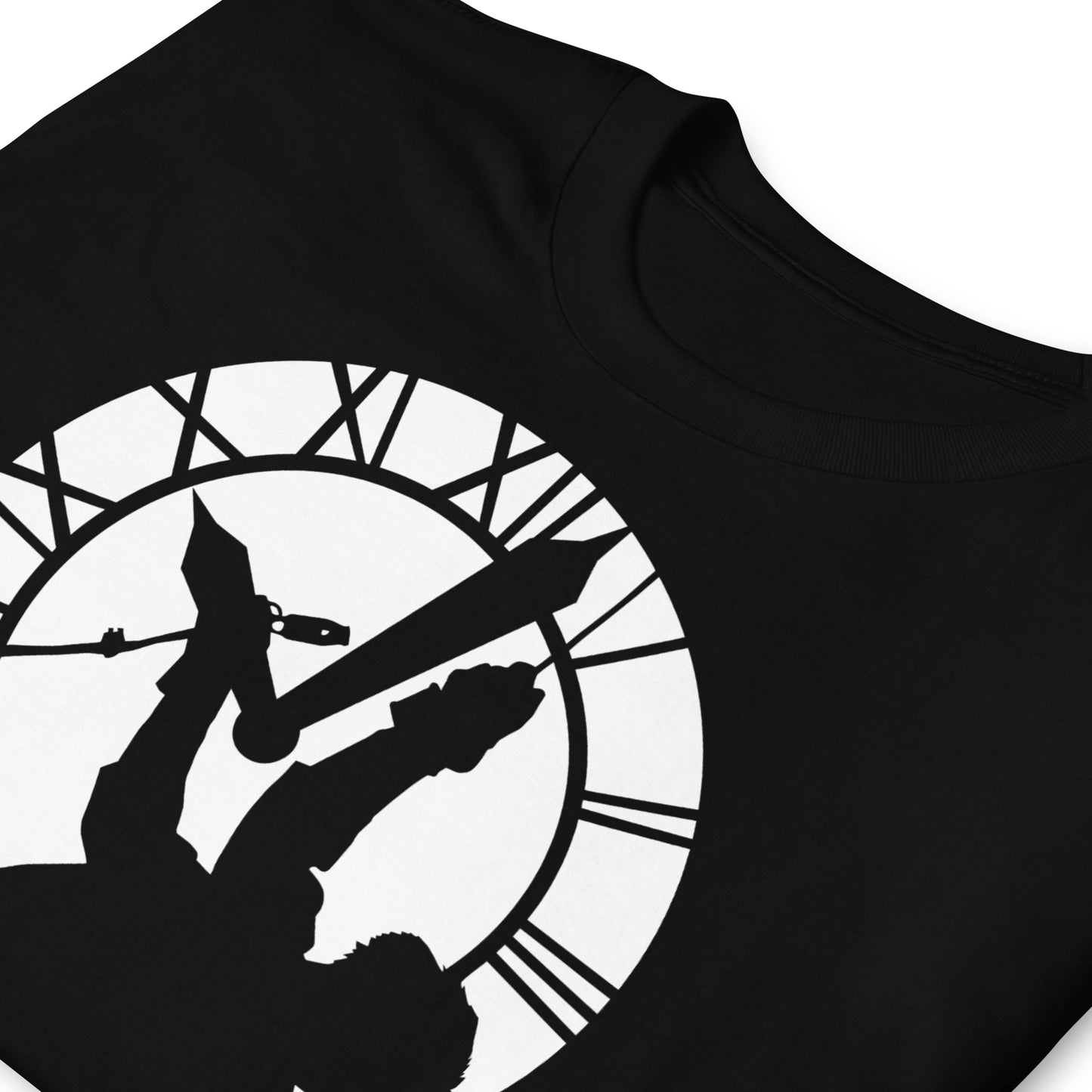 detalle de camiseta doc torre del reloj negra
