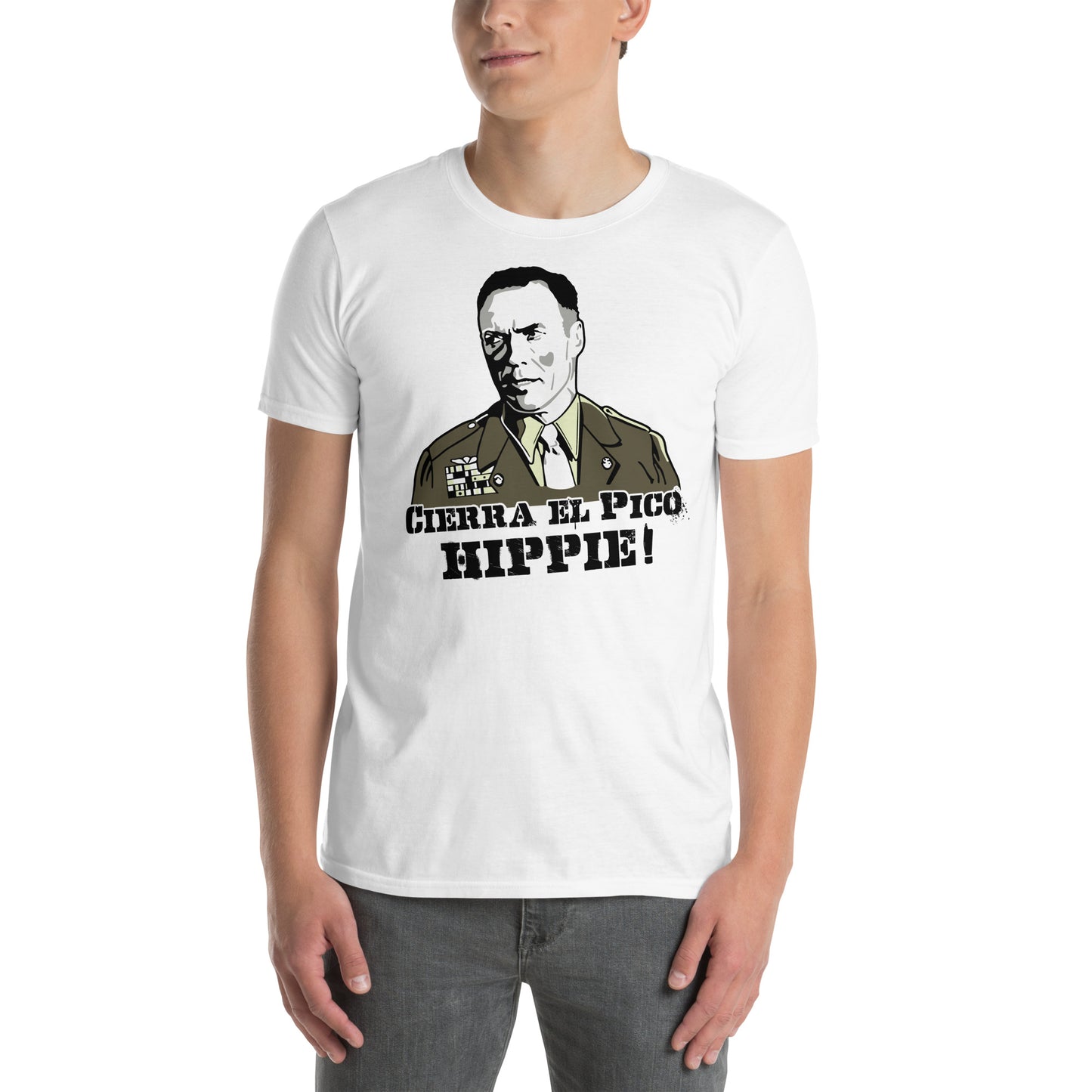 hombre con camiseta cierra el pico hippie el sargento de hierro blanca