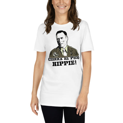 mujer con camiseta cierra el pico hippie heartbreak ridge blanca