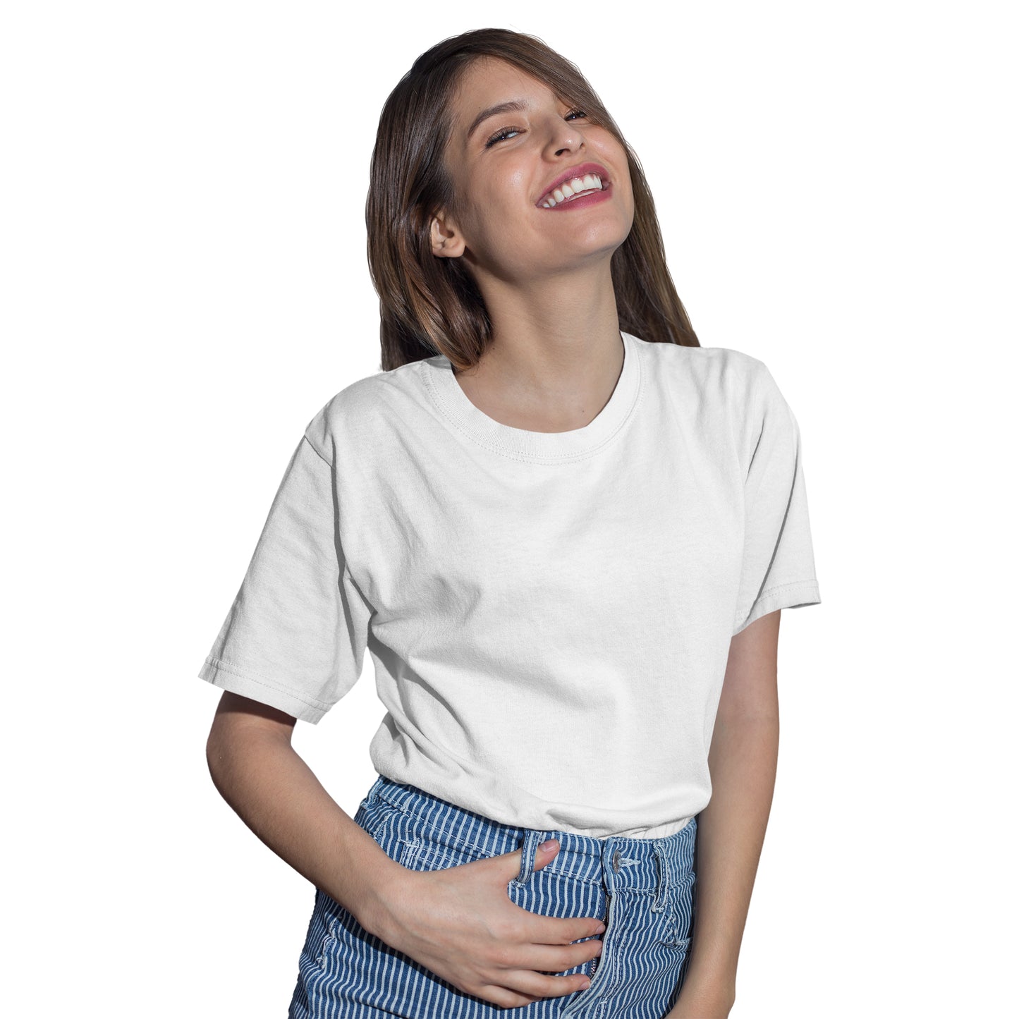 mujer con camiseta basica de algodon en color blanco