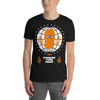 hombre con camiseta conquer your fears gangsta negra
