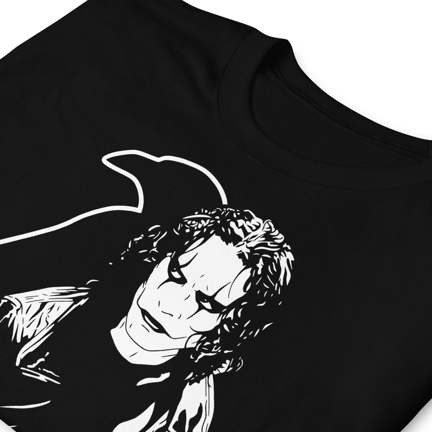 detalle de camiseta the crow negra