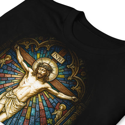 detalle de camiseta crucifixion de jesus vidriera en color negro