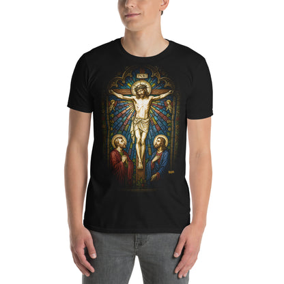 hombre con camiseta crucifixion de jesus vidriera en color negro