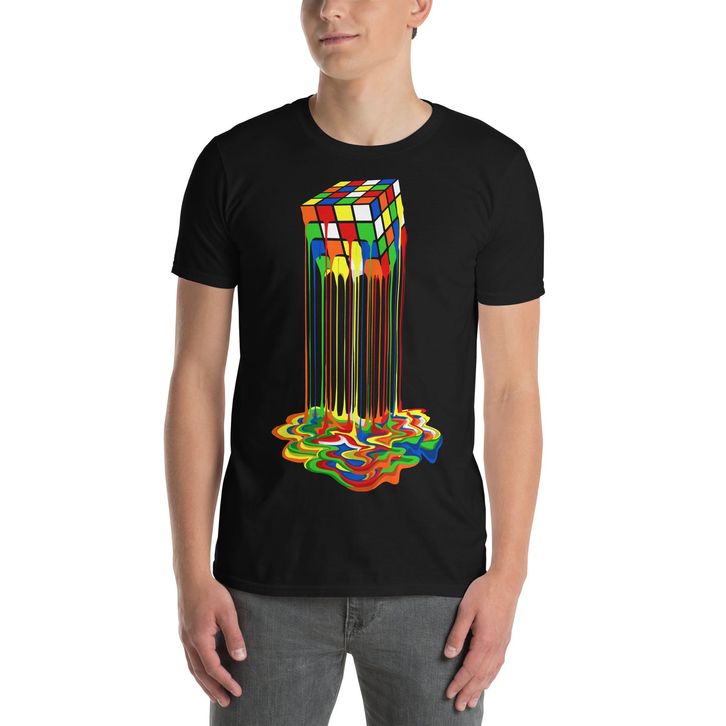 hombre con camiseta cubo de rubik derretido negra