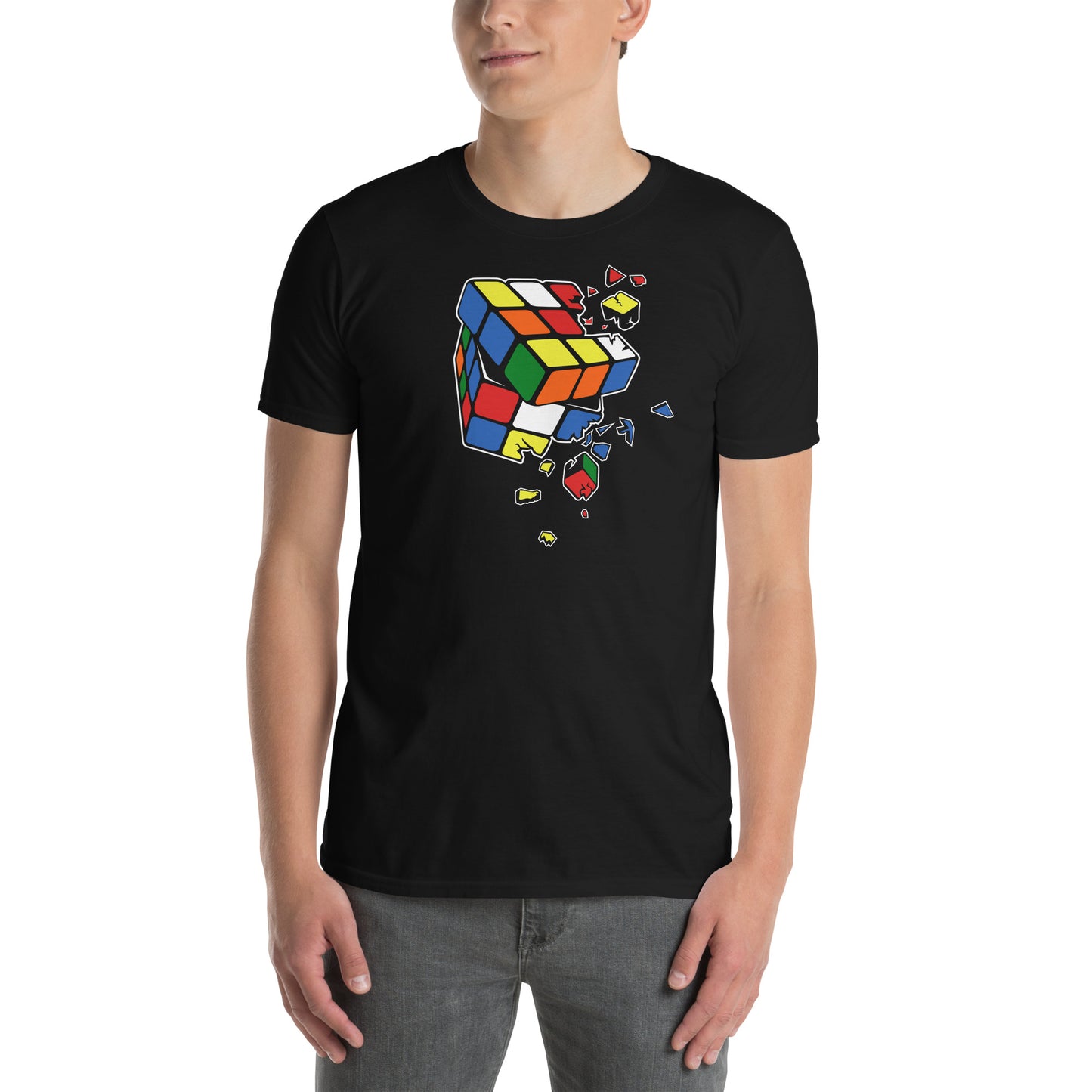 hombre con camiseta cubo de rubik explosion negra