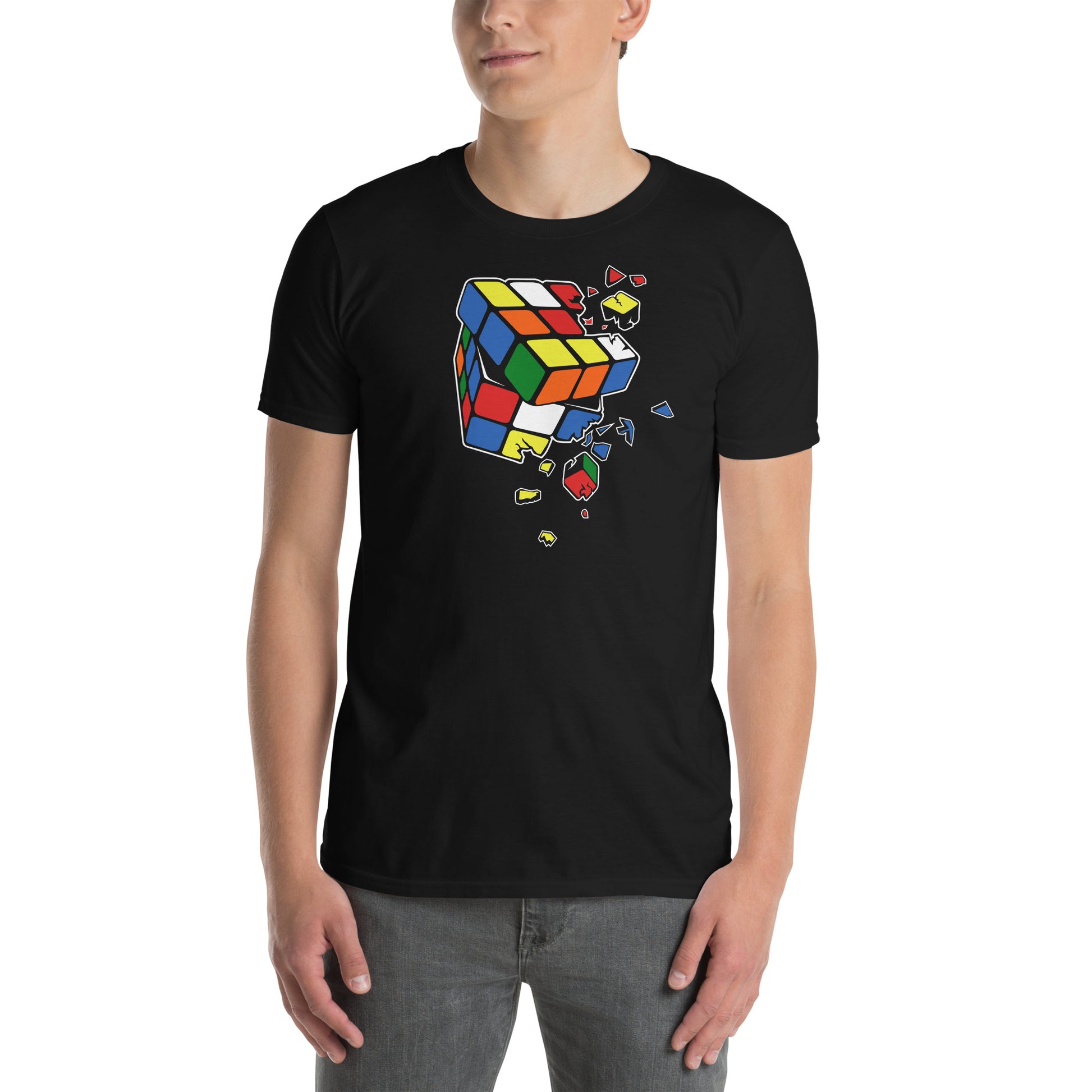 hombre con camiseta cubo de rubik explosion negra