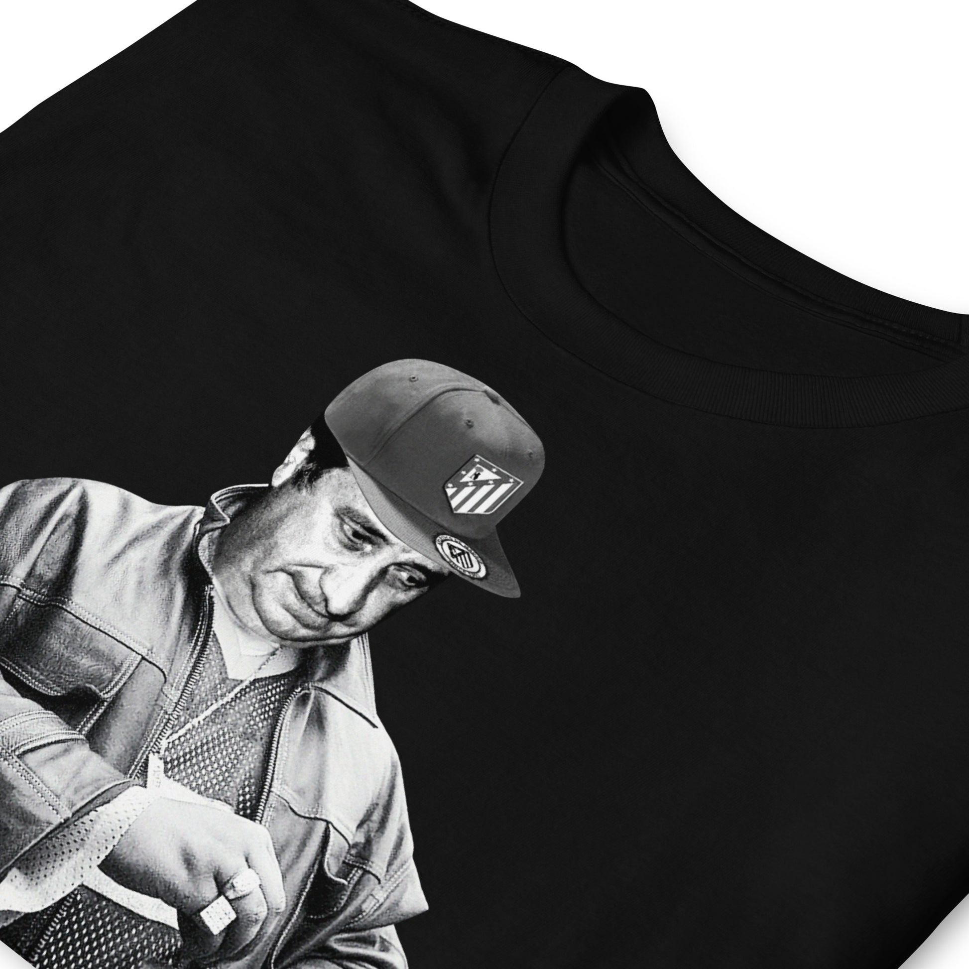 detalle de camiseta cypress gil hip hop negra