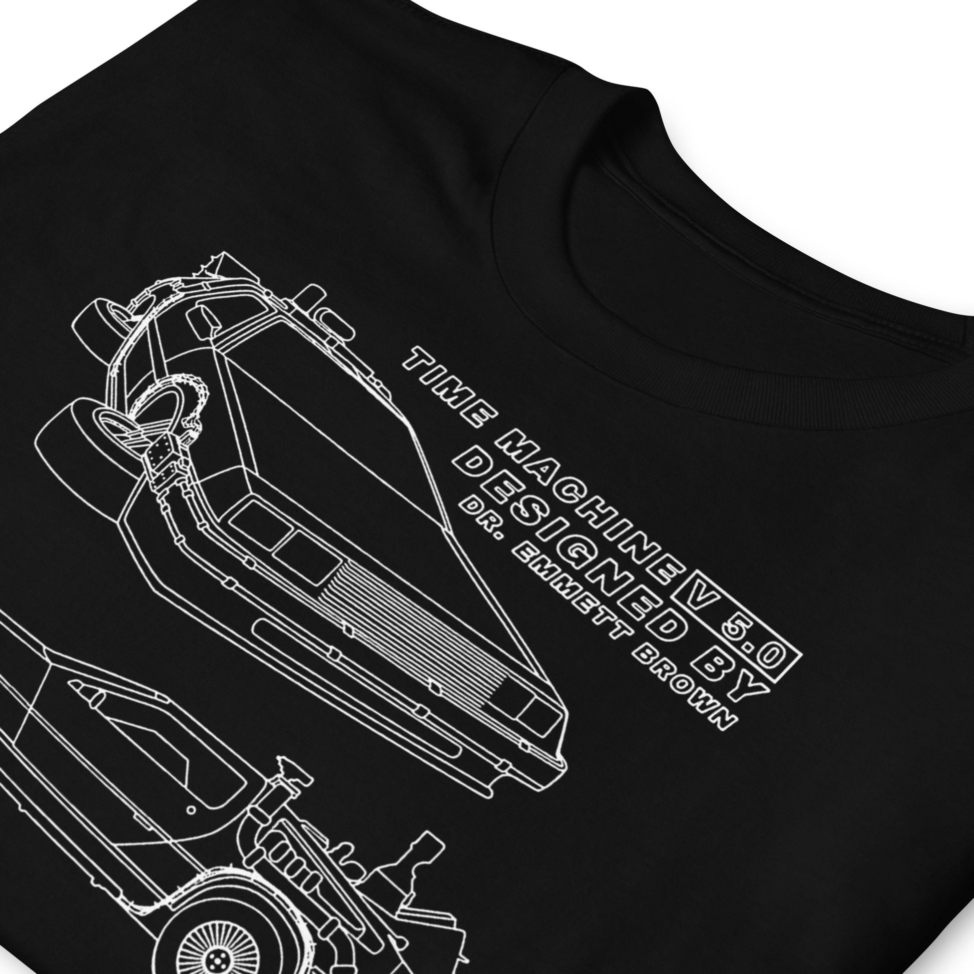 detalle de camiseta delorean maquina del tiempo negra