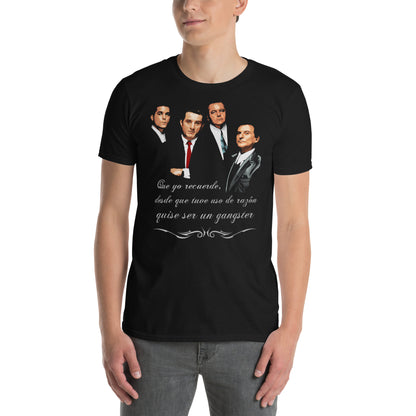 hombre con camiseta gangster frase goodfellas negra
