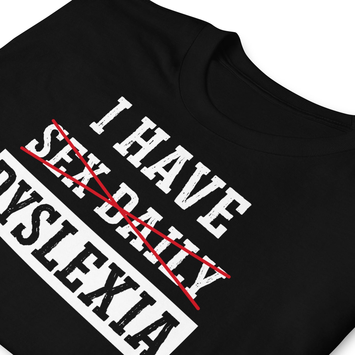 detalle de camiseta dyslexia sex daily negra