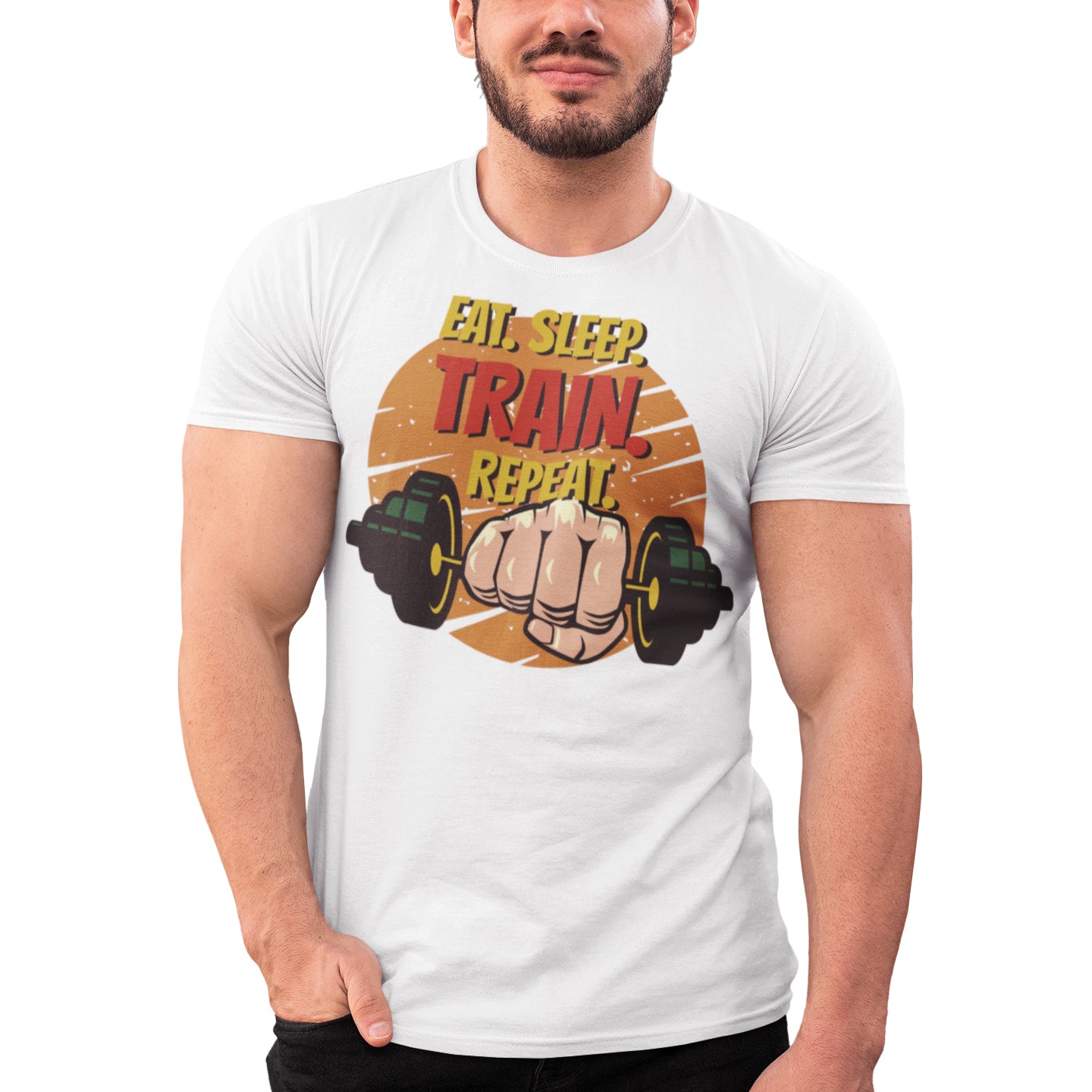 hombre con camiseta eat sleep train repeat fitness blanca