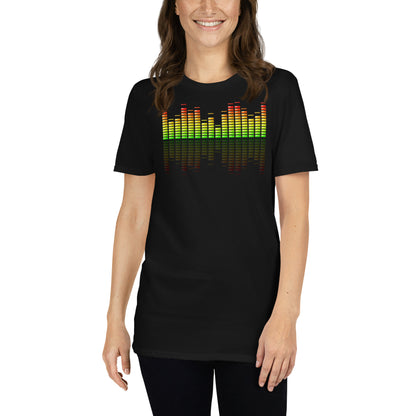 mujer con camiseta ecualizador musica negra