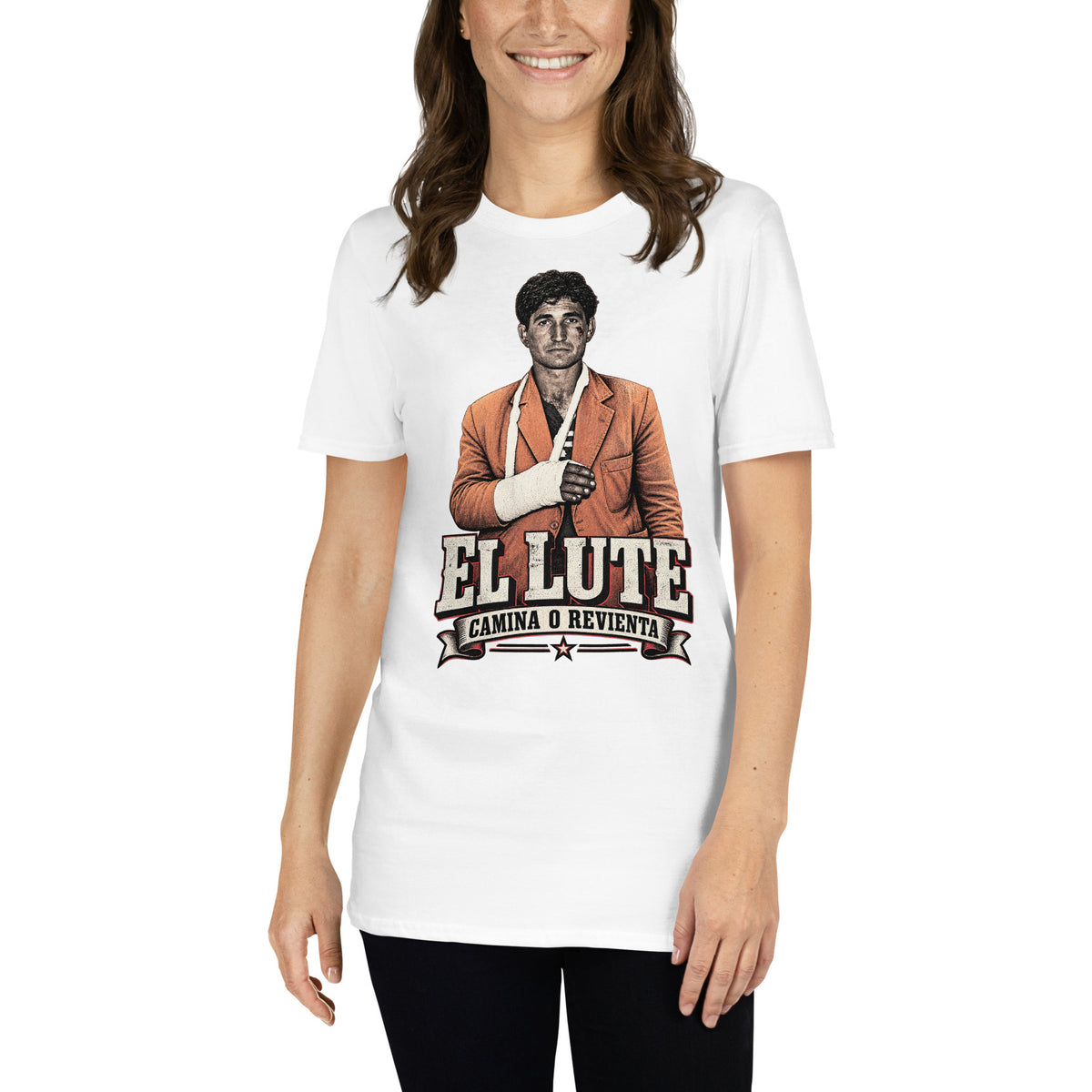 Mujer con camiseta blanca El Lute Camina o Revienta