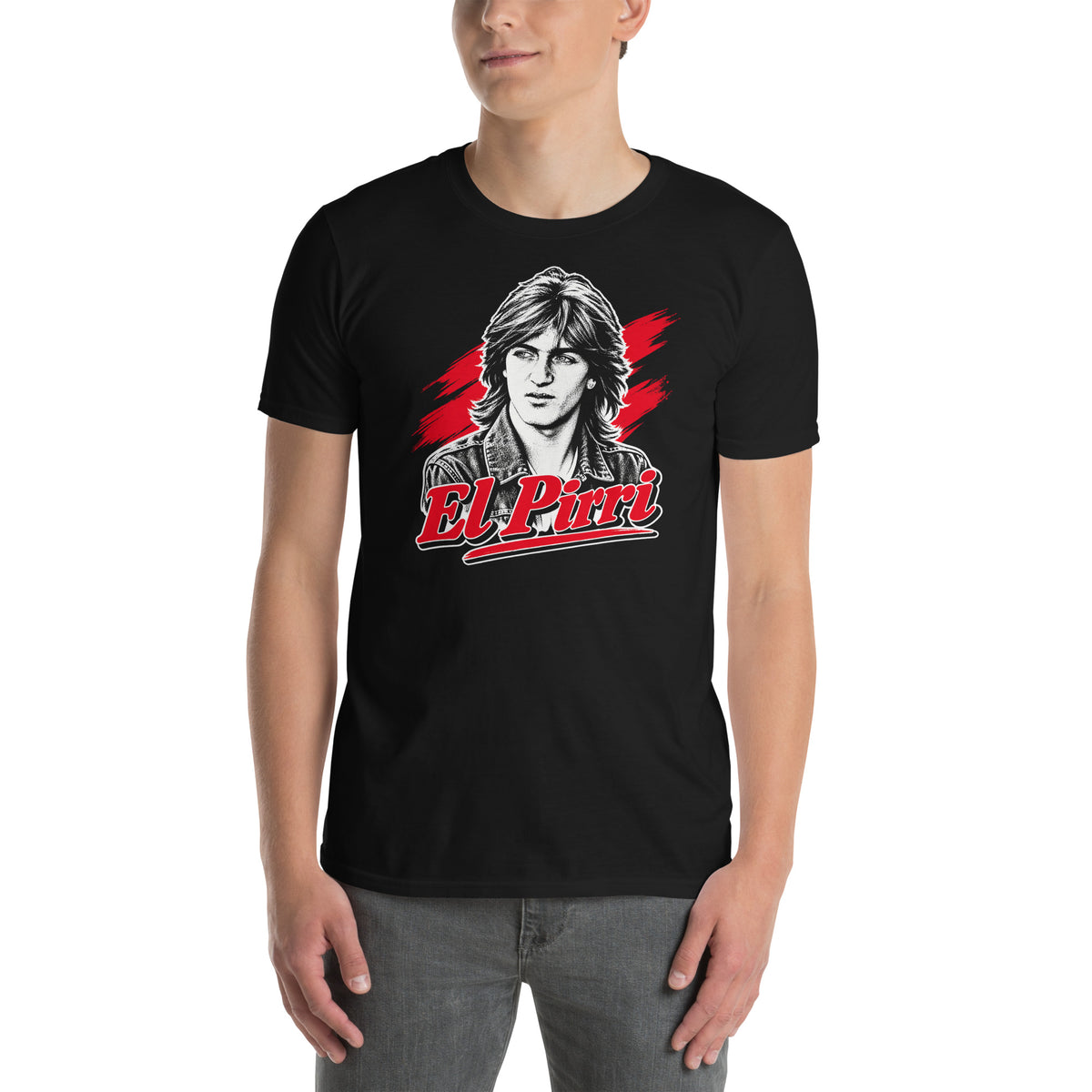 hombre con camiseta el pirri negra