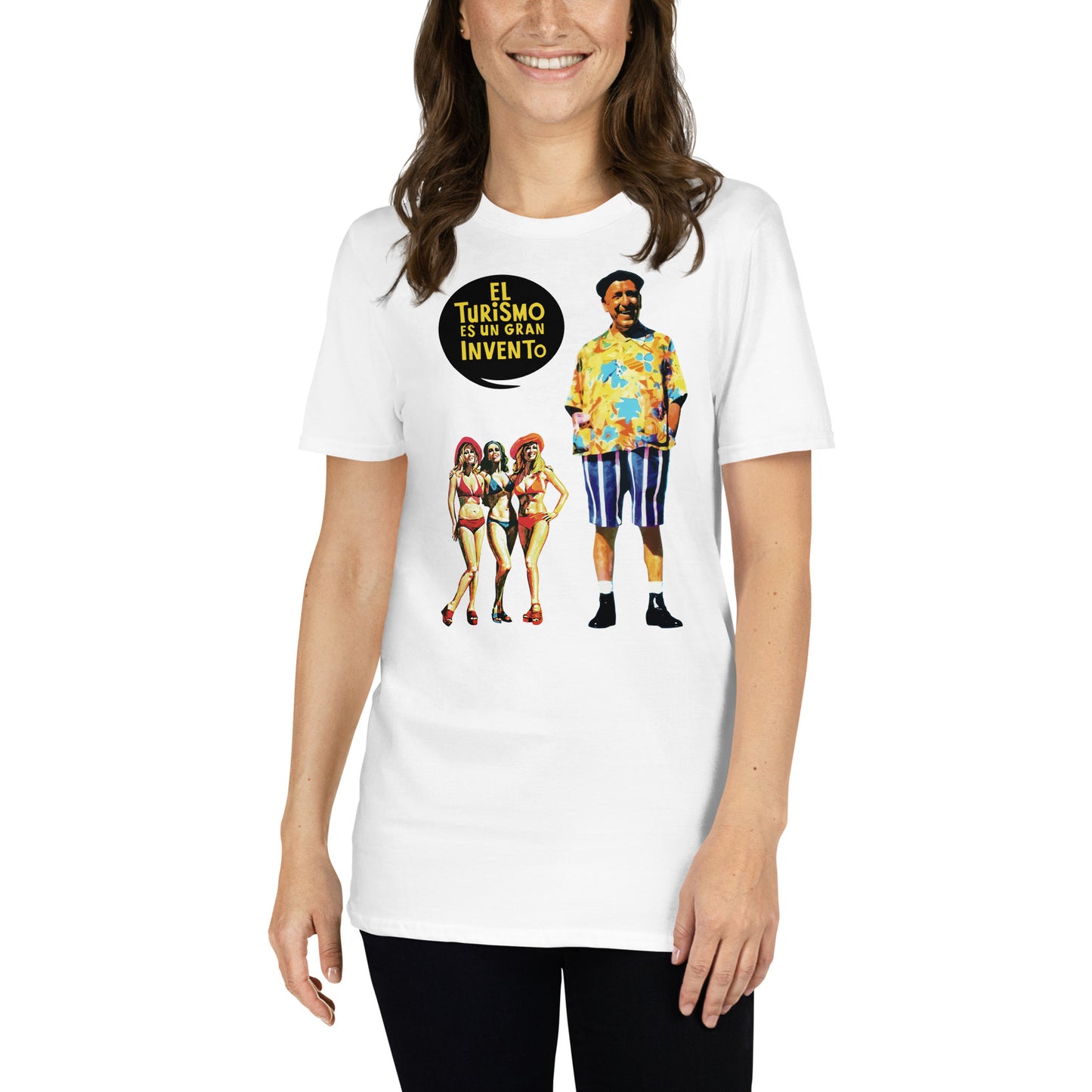mujer con camiseta el turismo es un gran invento blanca