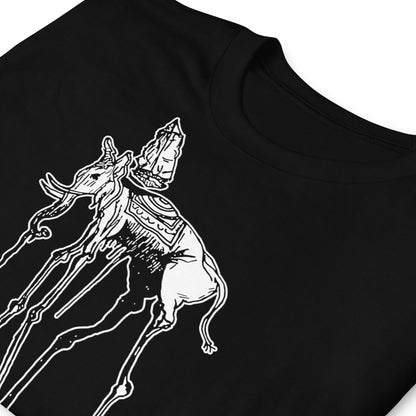 detalle de camiseta elefante surrealista salvador dali en color negro