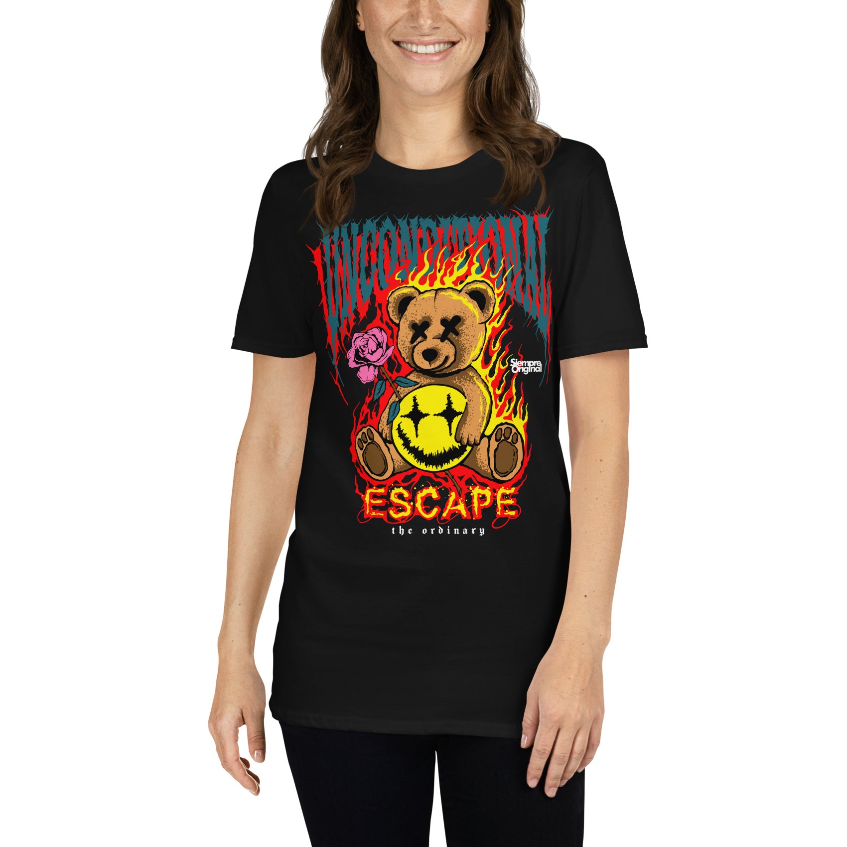 mujer con camiseta escape the ordinary teddy bear siempre original urban en color negro