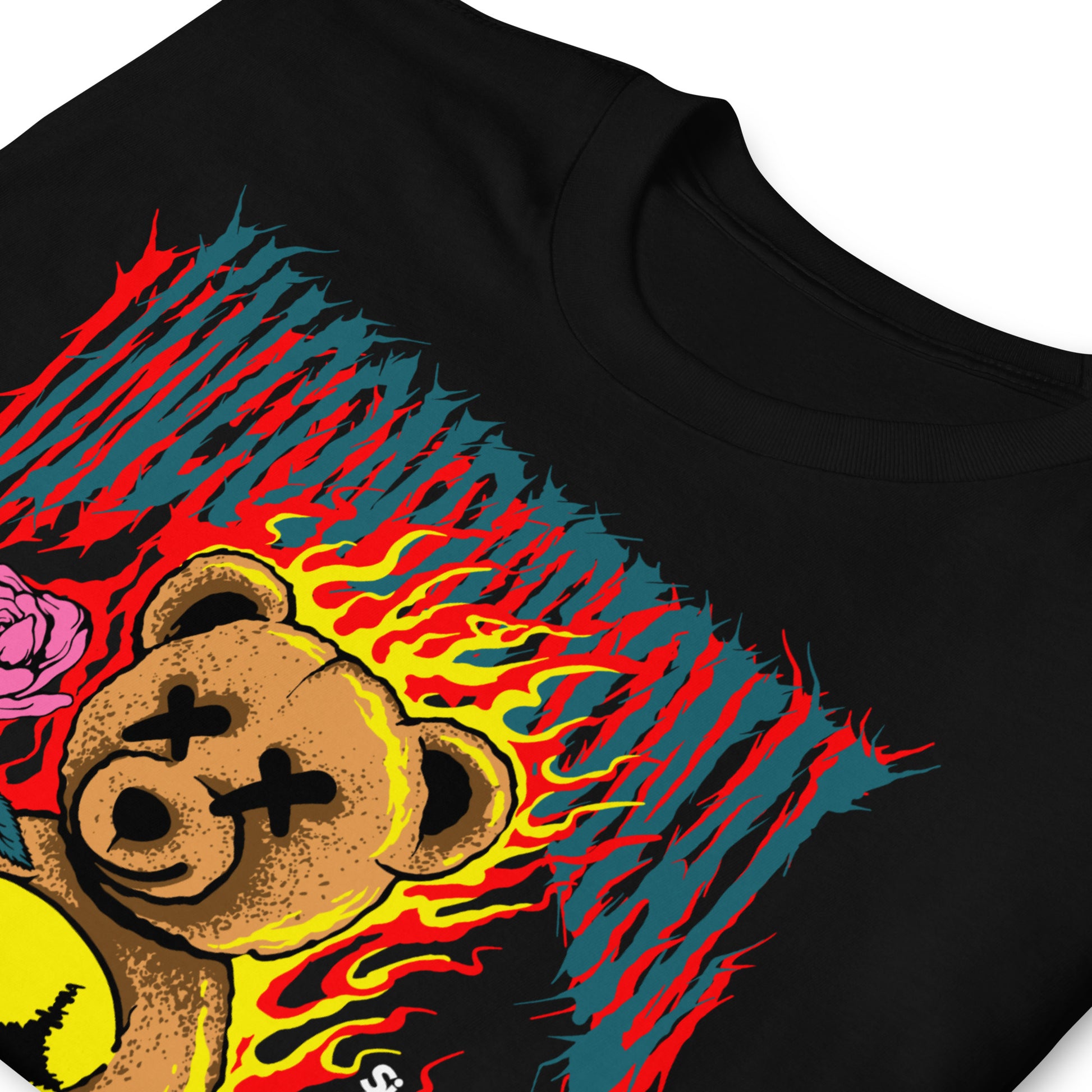 detalle de camiseta escape the ordinary teddy bear siempre original urban en color negro