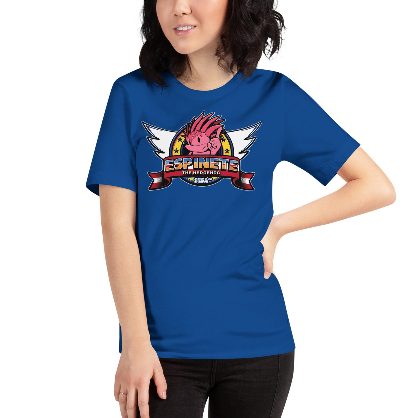 mujer con camiseta espinete estilo sonic azul royal